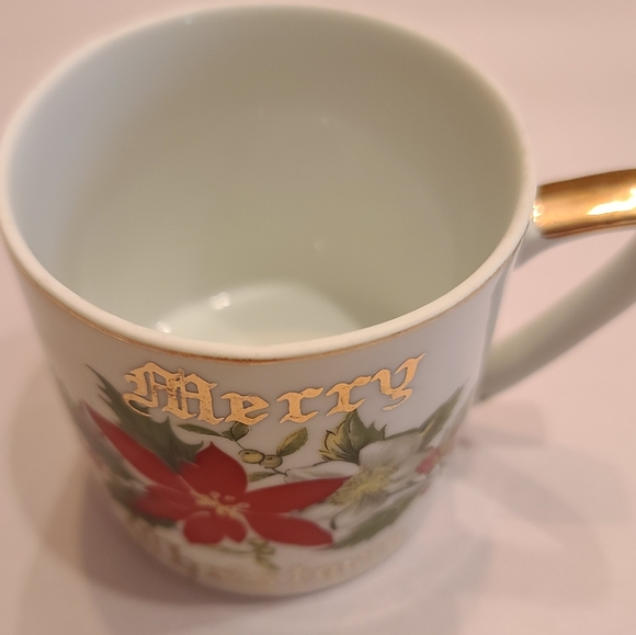 Vintage Norcrest Poinsettia Gold Trim Christmas Mug - Picture 2 of 3